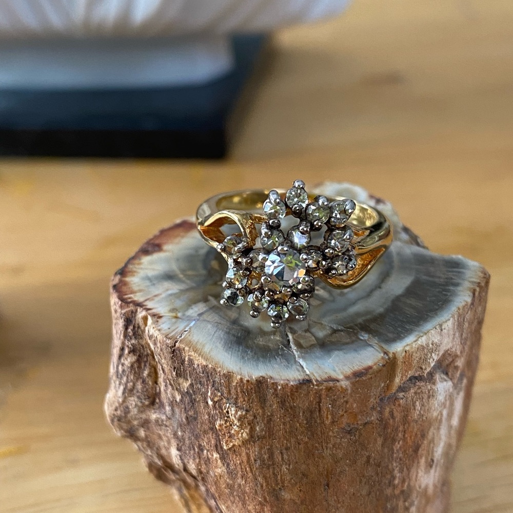 Vintage. 18 K GE ring